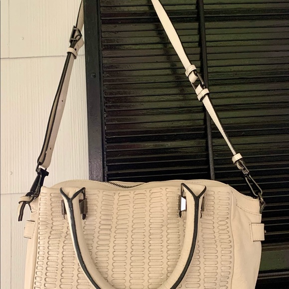 Elliott Lucca Cream Shoulder Bag - Picture 3 of 10